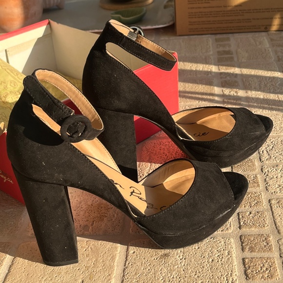 American Rag, Black, platform footbed, ankle strap, size 7.5 - Picture 1 of 5